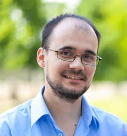 József — Founder of VibeVaults